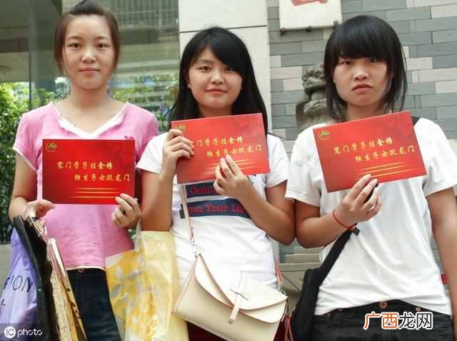 贫困生申请理由50字怎么写？大学生贫困补助申请书范文