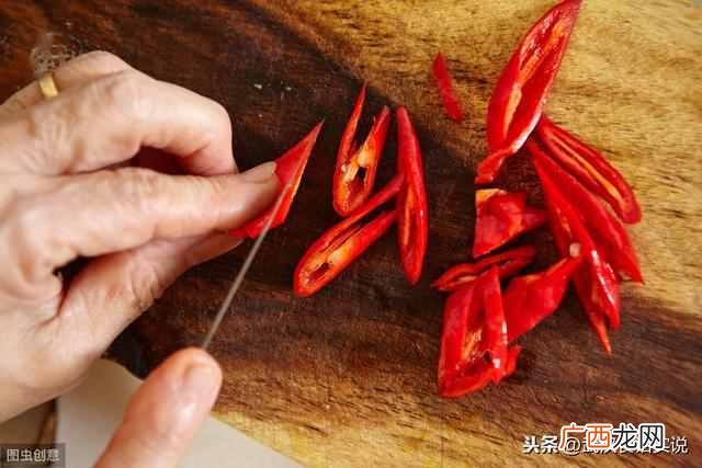 切菜时辣椒辣手怎么处理？用这3种东西，1分钟见效