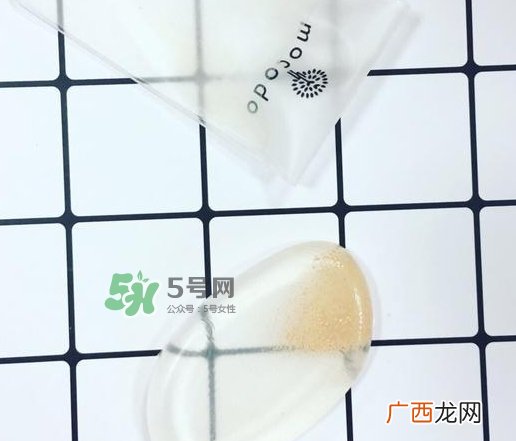 硅胶粉扑和海绵粉扑哪个好？硅胶粉扑和美妆蛋哪个好