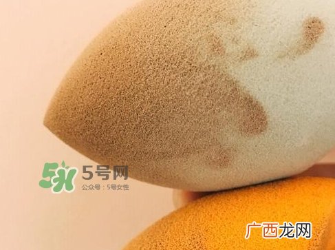 硅胶粉扑和海绵粉扑哪个好？硅胶粉扑和美妆蛋哪个好