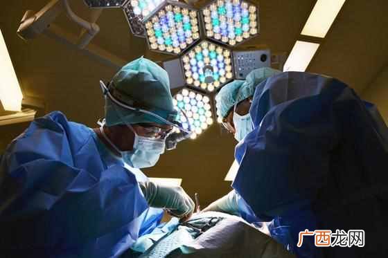 脚指甲往肉里长怎么办？不用拔甲，只需1招轻松治！