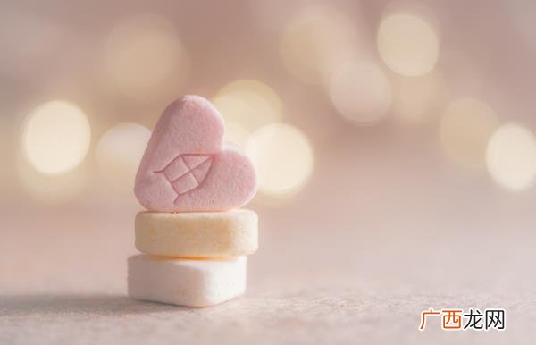 暗示性的表达爱意句子，女人的反应是有暗示性的