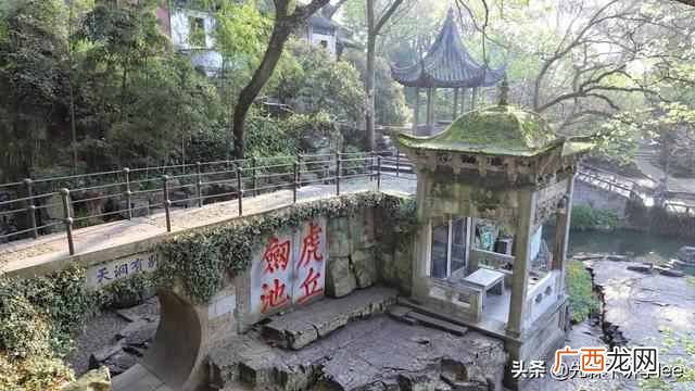 虎丘塔为什么是斜的？苏州虎丘塔，为何号称东方比萨斜塔？