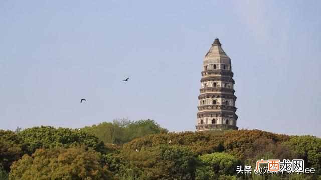虎丘塔为什么是斜的？苏州虎丘塔，为何号称东方比萨斜塔？