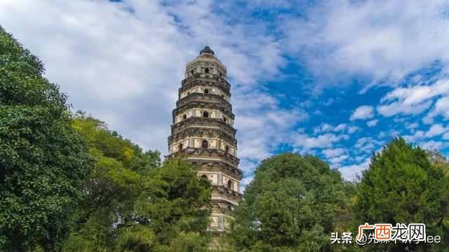 虎丘塔为什么是斜的？苏州虎丘塔，为何号称东方比萨斜塔？