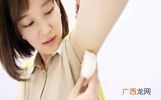 腋下出汗多怎么办？简单几招帮你化解夏季多汗尴尬