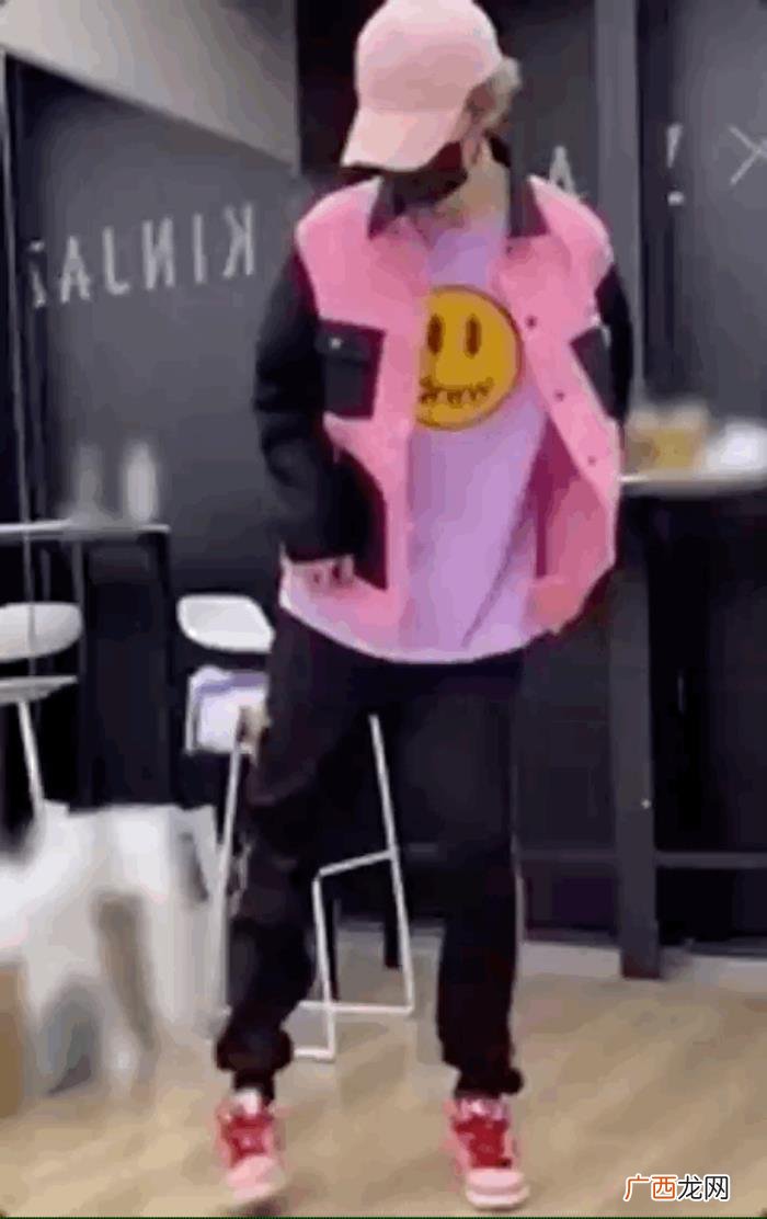 黄子韬是谁，黄子韬是偶像界派来抢搞笑艺人饭碗的吧