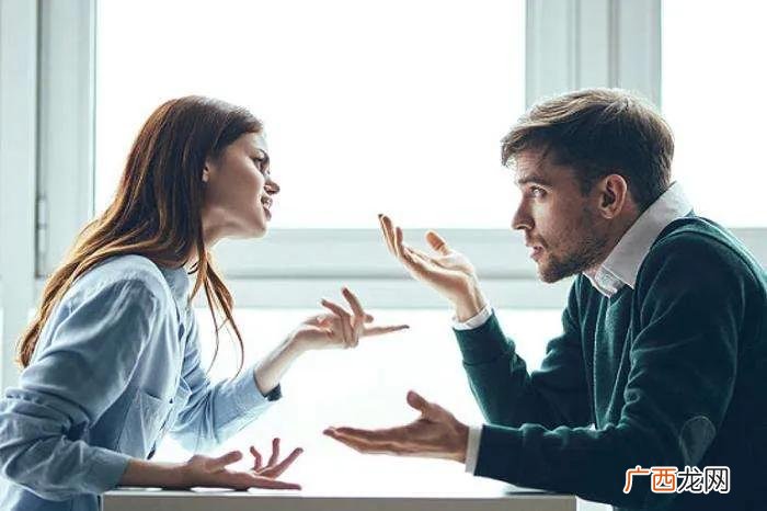 女生抱男生会有反应吗？男生哪些情况下会有反应？