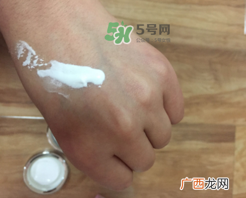 透真水光素颜霜怎么样？透真素颜霜好用吗？