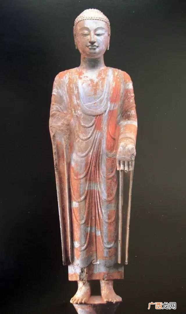 曹衣出水形容哪种艺术形式?？吴带当风，曹衣出水