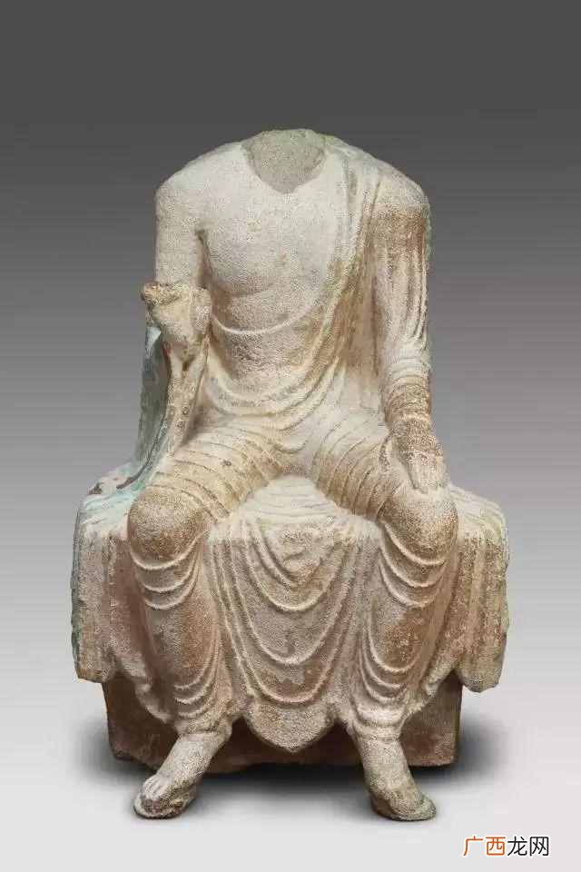 曹衣出水形容哪种艺术形式?？吴带当风，曹衣出水