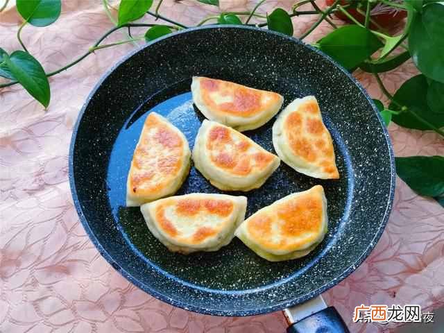 韭菜盒子怎么做皮不硬？做韭菜盒子的小窍门，面皮放一天也不硬