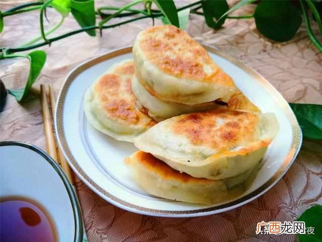 韭菜盒子怎么做皮不硬？做韭菜盒子的小窍门，面皮放一天也不硬