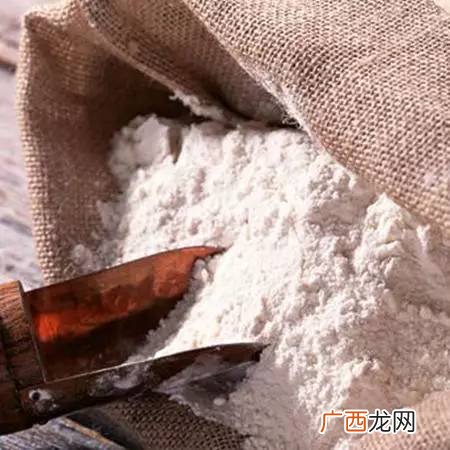 黑头是什么 黑头和毛孔粗大有什么关系