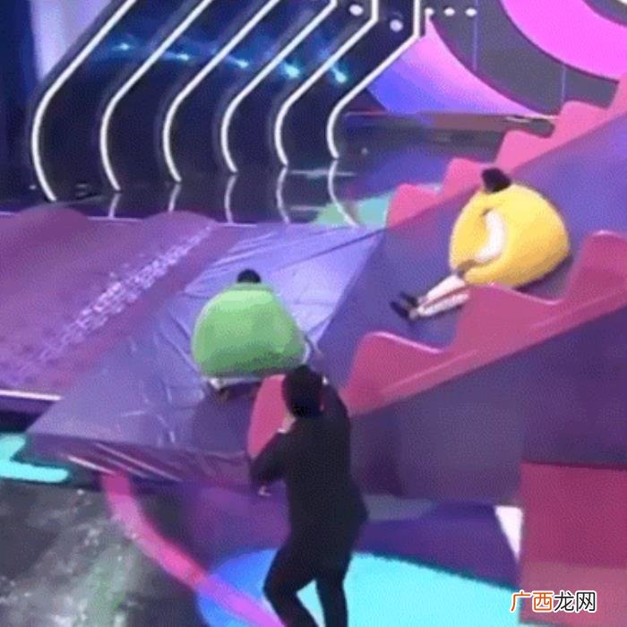 黄子韬郑爽，郑爽被踹、王一博尴尬欢呼、黄子韬喷饭