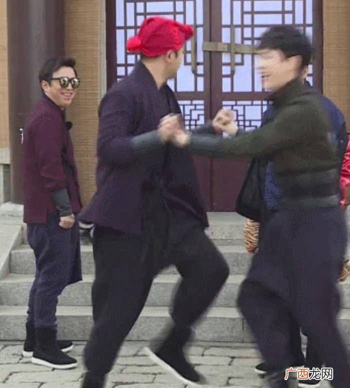 黄子韬郑爽，郑爽被踹、王一博尴尬欢呼、黄子韬喷饭
