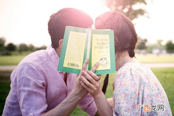 中年男人喜欢的女人，中年男人爱上一个女人的表现