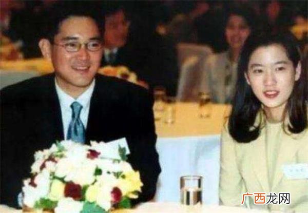 霸道女总裁爱上穷小子的韩剧，爱上穷小子为了他自杀