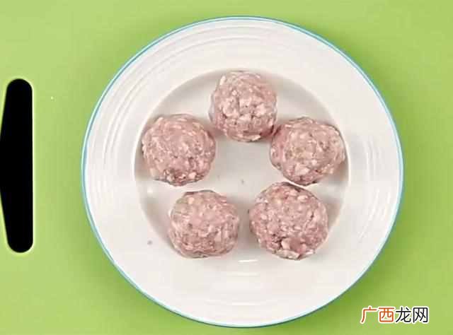 炸好的肉丸子怎么红烧？红烧肉丸的创新做法