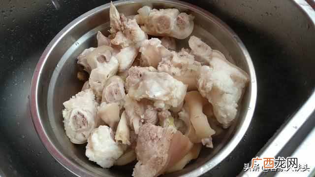 家常清蒸猪脚的做法？客家蒸猪脚，简单美味又营养