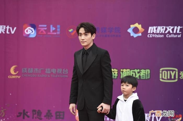 朱一龙王凯，朱一龙、王凯、陈宝国、张国立等今日齐聚成都