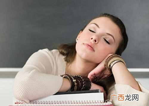 白天老是睡觉会胖吗？经常睡午觉的人，会不会更容易长胖？