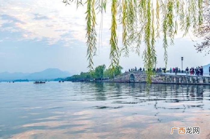 白居易写西湖天下无双 描写西湖的诗