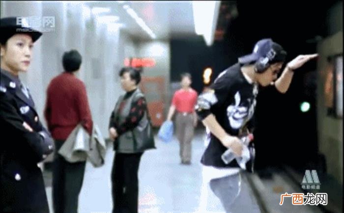 潘粤明演的，主演潘粤明凭此走上了人生第一座巅峰