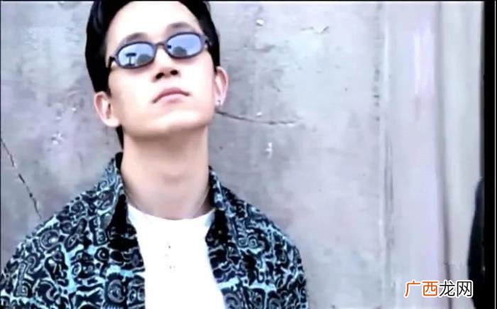 潘粤明演的，主演潘粤明凭此走上了人生第一座巅峰