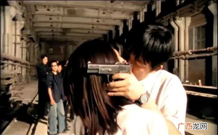 潘粤明演的，主演潘粤明凭此走上了人生第一座巅峰