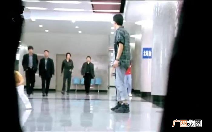 潘粤明演的，主演潘粤明凭此走上了人生第一座巅峰