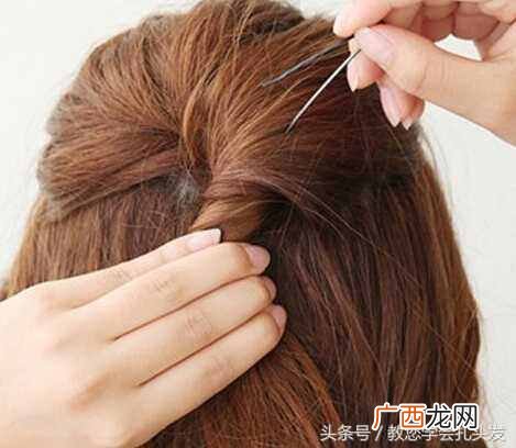 绑头发的方法？自己绑头发的简单方法