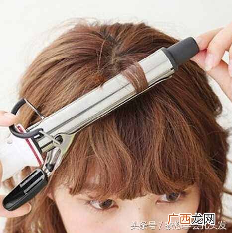 绑头发的方法？自己绑头发的简单方法