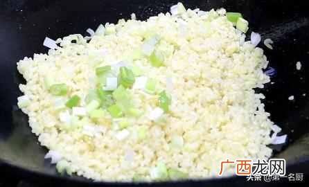 做蛋炒饭是先炒蛋还是先炒饭？蛋炒饭顺序先放什么