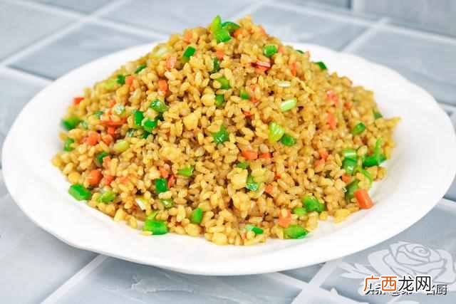做蛋炒饭是先炒蛋还是先炒饭？蛋炒饭顺序先放什么