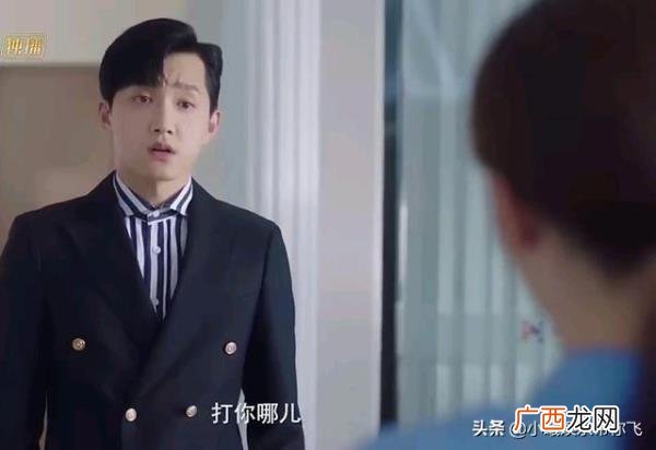 霸道首席的冷艳女保镖，霸道总裁和女保镖的奇妙爱情故事