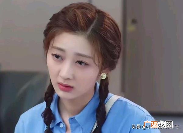 霸道首席的冷艳女保镖，霸道总裁和女保镖的奇妙爱情故事