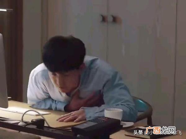 霸道首席的冷艳女保镖，霸道总裁和女保镖的奇妙爱情故事
