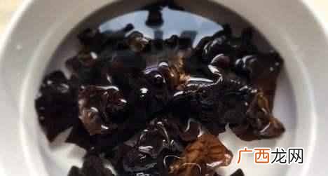 食物部分发霉，没必要扔掉？小心把霉菌吃进肚子里