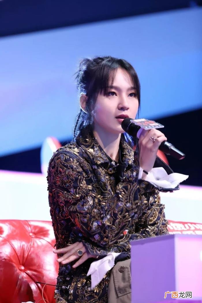 跨年周笔畅，周笔畅、杨宗纬、丁当加盟东方卫视跨年盛典