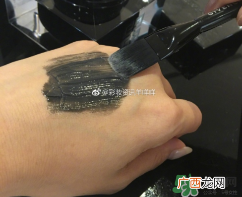 GIVENCHY纪梵希黑白双色面膜Le soin noir blanc masque介绍