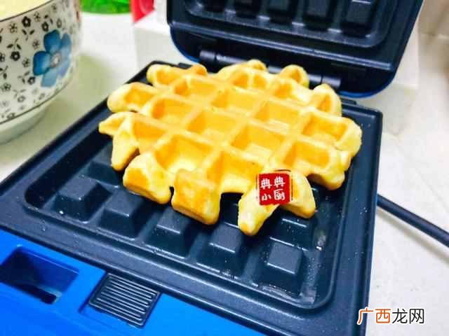 用玉米汁做华夫饼，松软清香，非常好吃