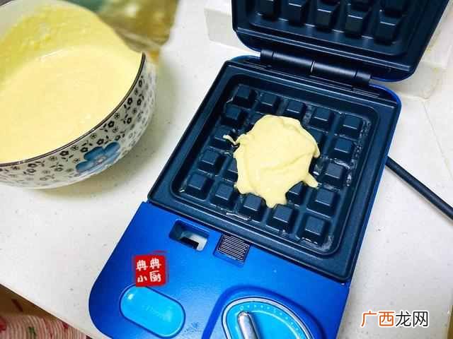 用玉米汁做华夫饼，松软清香，非常好吃