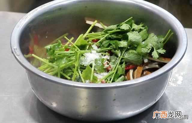 为什么你做的凉菜不入味？大厨教你一招