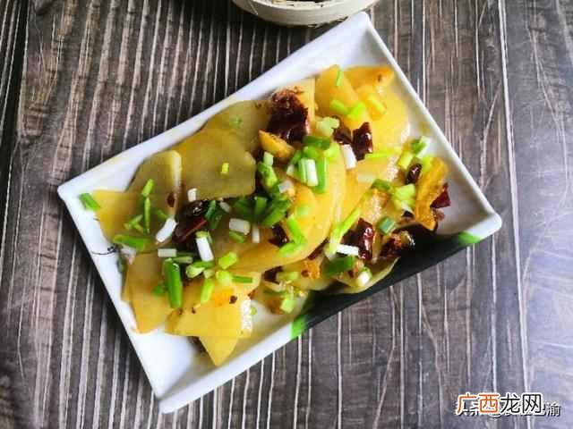 饭店炒土豆片的技巧，香辣过瘾一顿吃一大盘