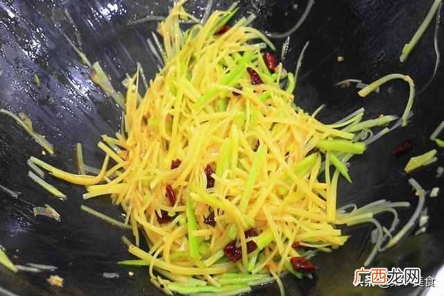 饭店的酸辣土豆丝为啥好吃？