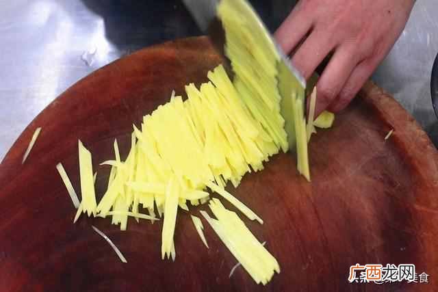 饭店的酸辣土豆丝为啥好吃？