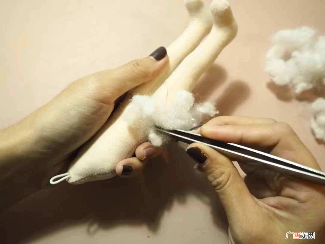 在家里手工赚钱？10年缝制上千个娃娃，在家玩手工赚钱
