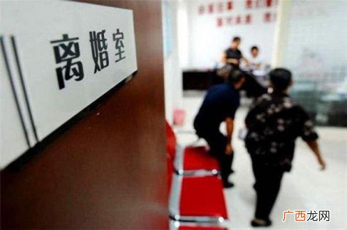相伴三十多年的丈夫竟然出轨 结婚30年老公出轨怎么办