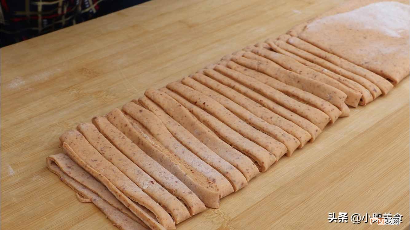 辣条怎么做家庭做法?别再买辣条了,教你自制辣条